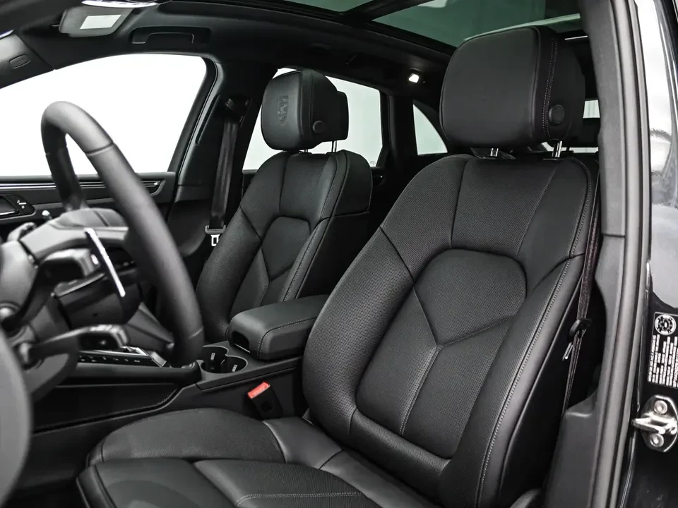 2025 Porsche Macan Electric - Image 15 of 20