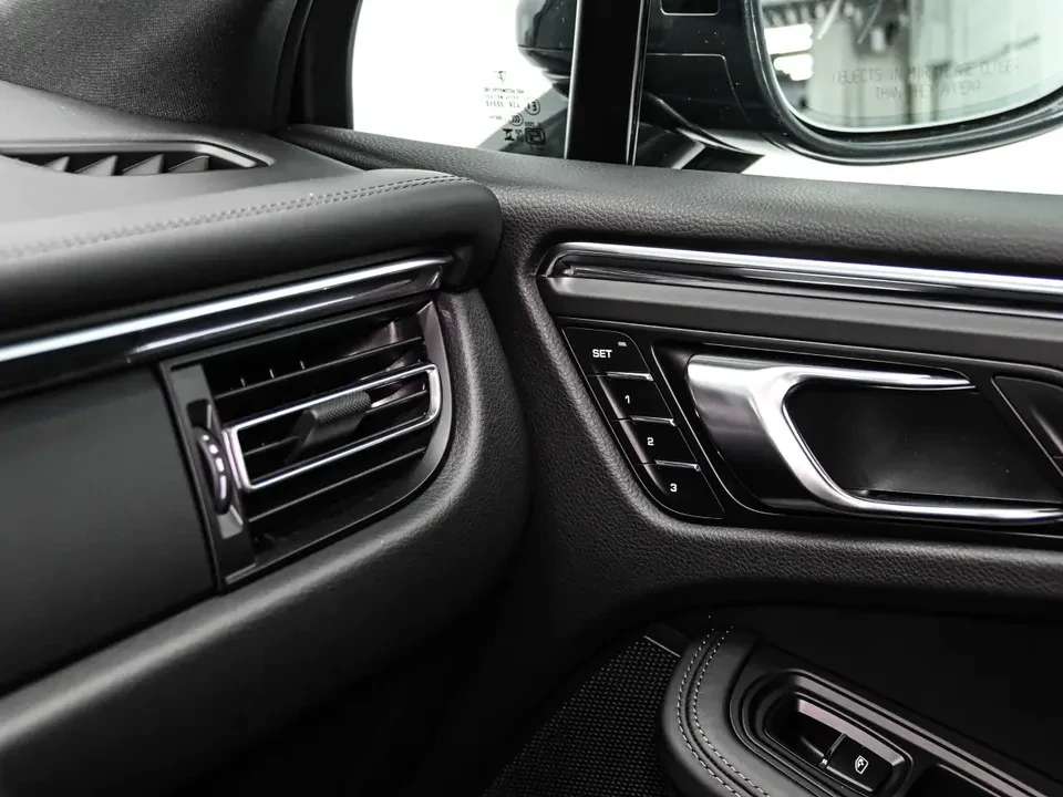 2025 Porsche Macan Electric - Image 20 of 20