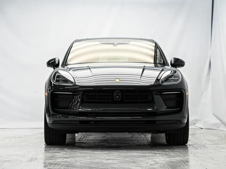 2025 Porsche Macan Electric - Image 6 of 20