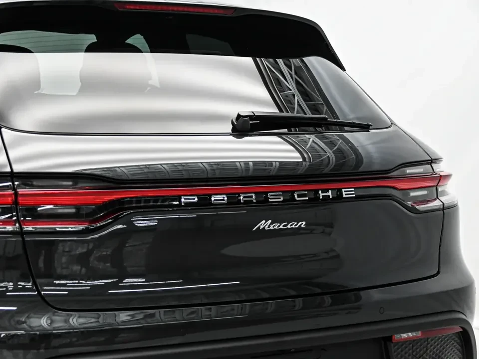 2025 Porsche Macan Electric - Image 12 of 20
