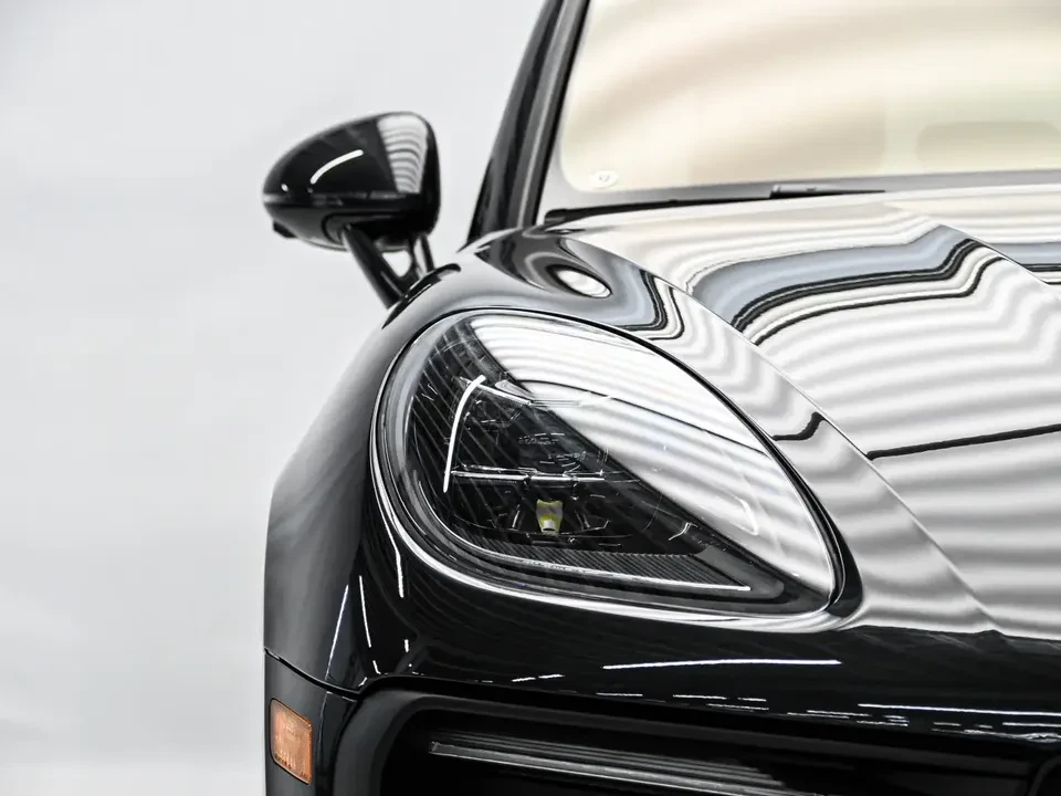 2025 Porsche Macan Electric - Image 11 of 20