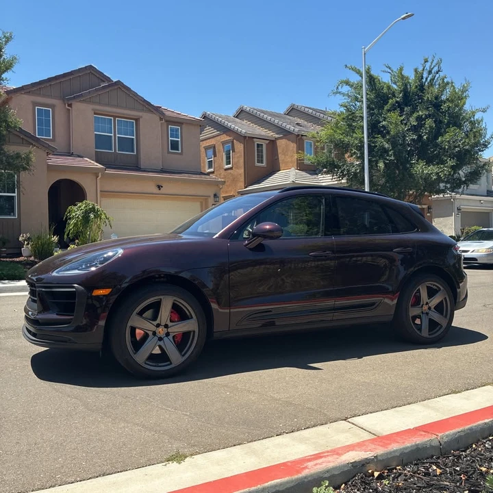 2025 Porsche Macan Electric - Image 5 of 14