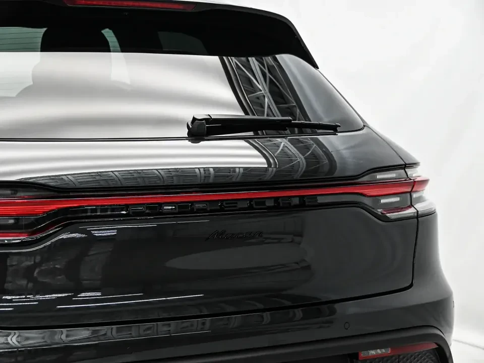 2025 Porsche Macan Electric - Image 10 of 20