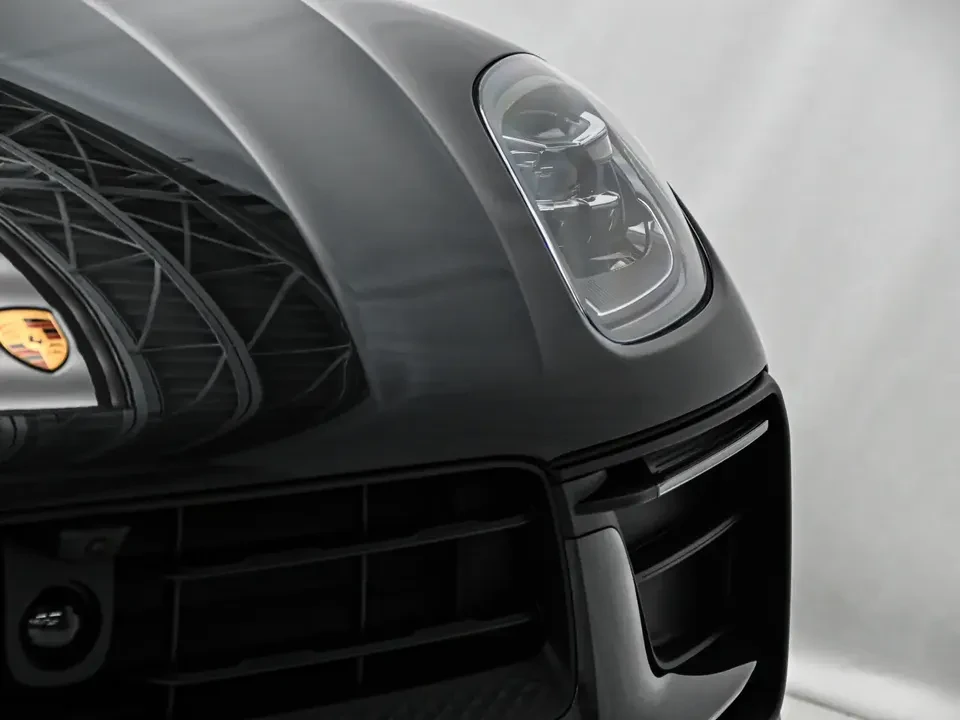 2025 Porsche Macan Electric - Image 9 of 20
