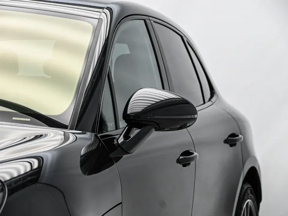 2025 Porsche Macan Electric - Image 12 of 20