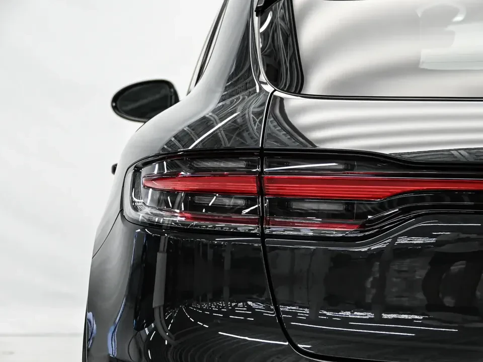 2025 Porsche Macan Electric - Image 14 of 20