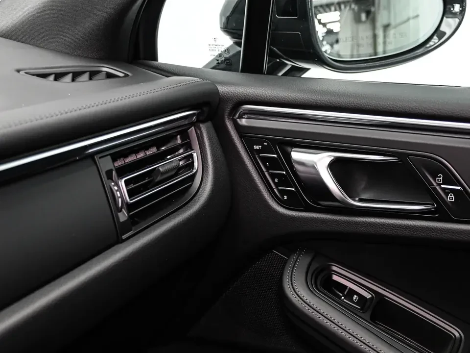 2025 Porsche Macan Electric - Image 20 of 20