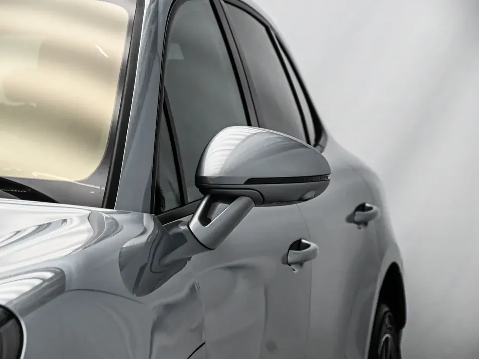 2025 Porsche Macan Electric - Image 3 of 20
