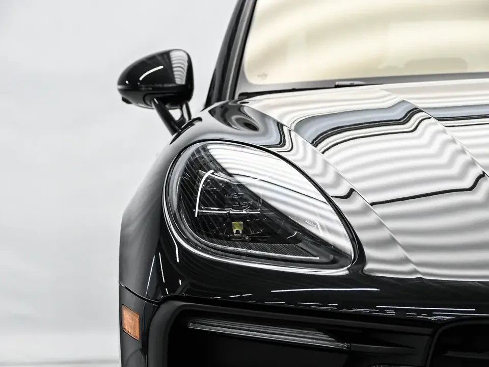 2025 Porsche Macan Electric - Image 11 of 20