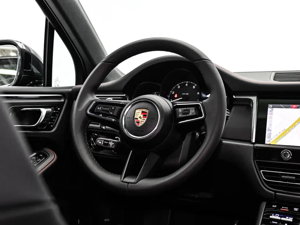 2025 Porsche Macan Electric - Image 15 of 20