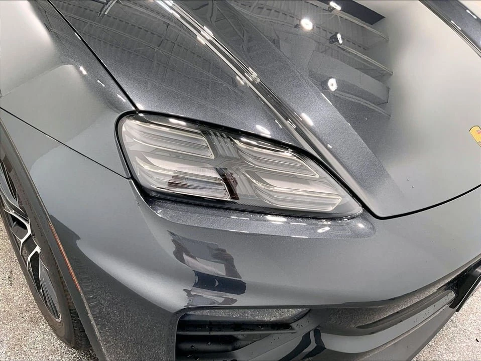 2025 Porsche Macan Electric - Image 17 of 20