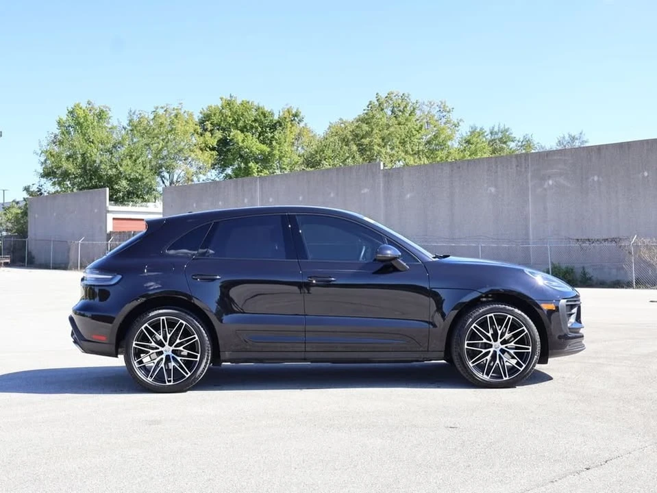 2025 Porsche Macan Electric - Image 9 of 20