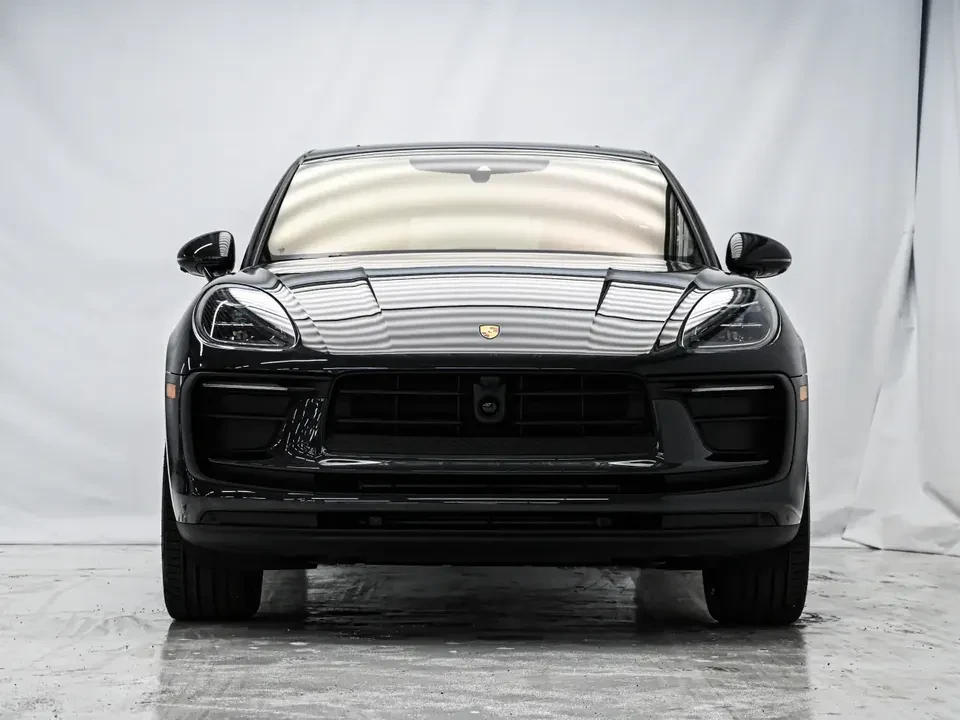 2025 Porsche Macan Electric - Image 7 of 20