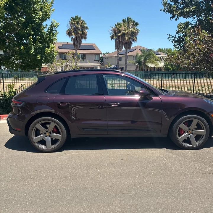 2025 Porsche Macan Electric - Image 8 of 14
