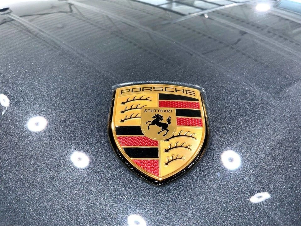 2025 Porsche Macan Electric - Image 19 of 20