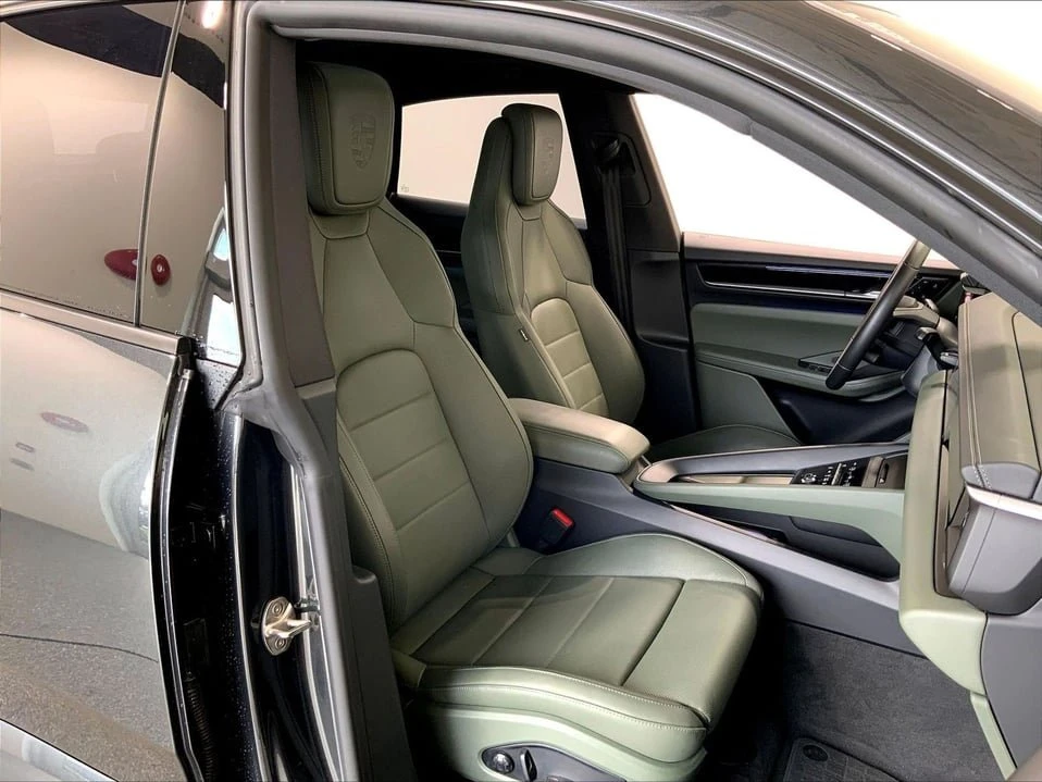 2025 Porsche Macan Electric - Image 12 of 20