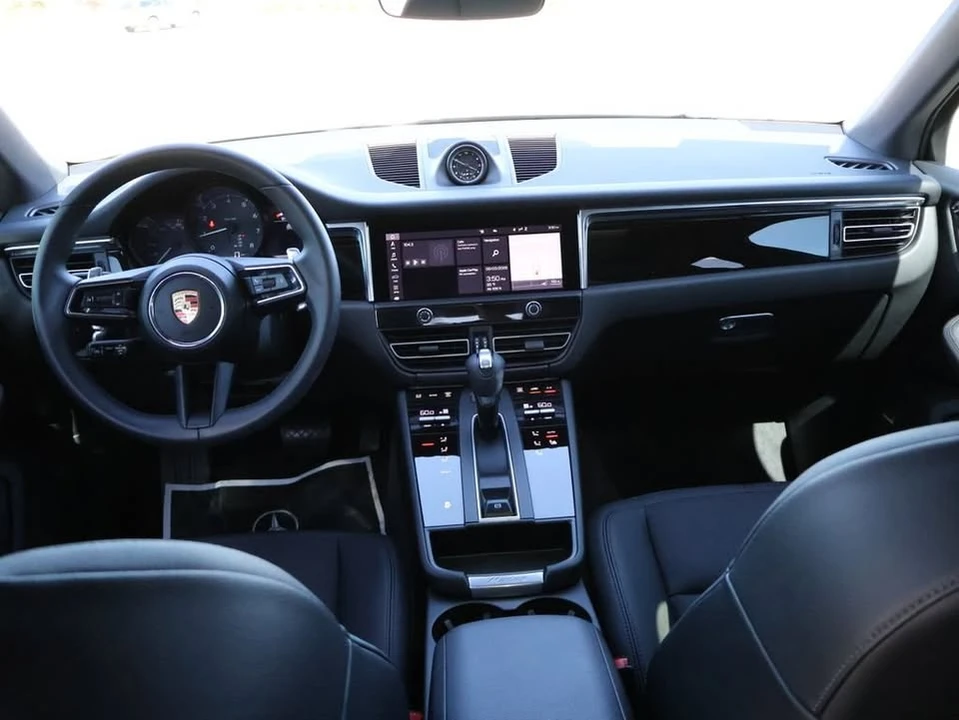 2025 Porsche Macan Electric - Image 19 of 20