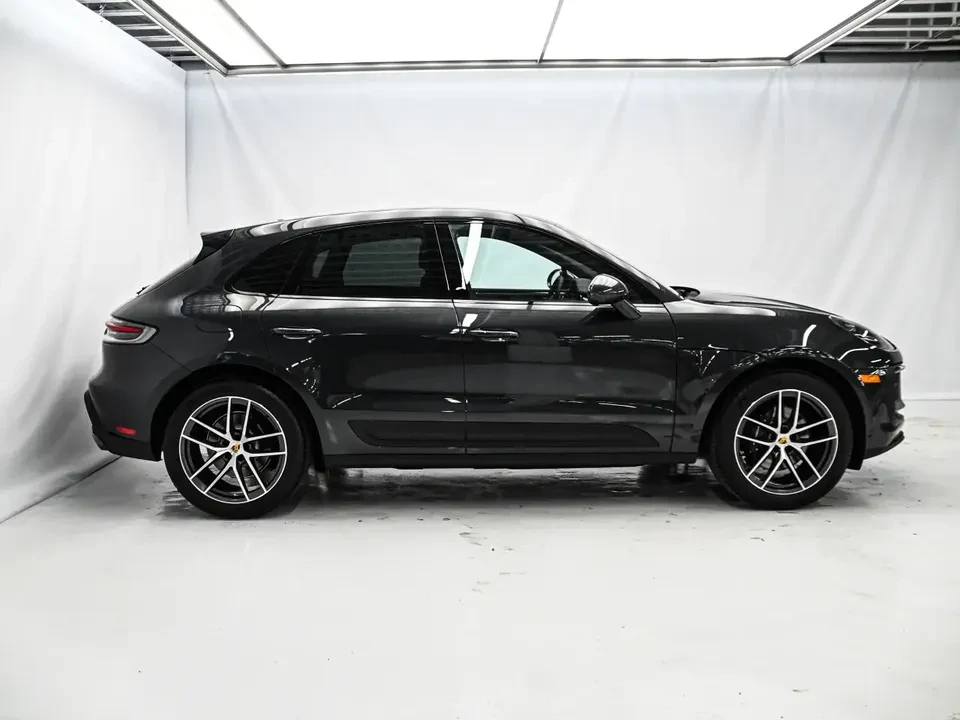 2025 Porsche Macan Electric - Image 4 of 20