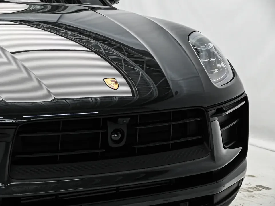 2025 Porsche Macan Electric - Image 13 of 20
