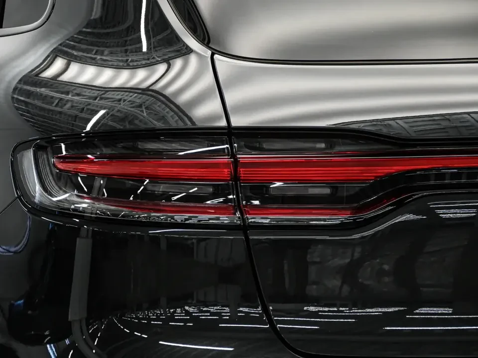 2025 Porsche Macan Electric - Image 3 of 20