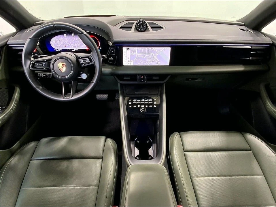 2025 Porsche Macan Electric - Image 11 of 20