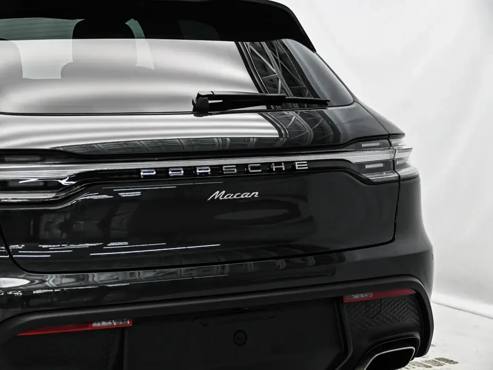 2025 Porsche Macan Electric - Image 8 of 20