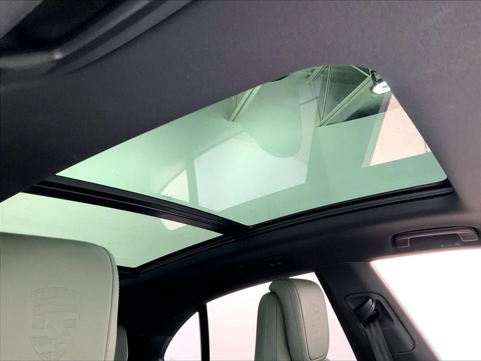 2025 Porsche Macan Electric - Image 10 of 20