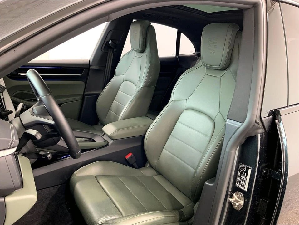 2025 Porsche Macan Electric - Image 9 of 20