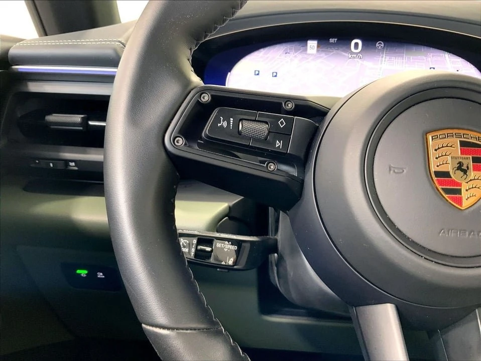 2025 Porsche Macan Electric - Image 14 of 20