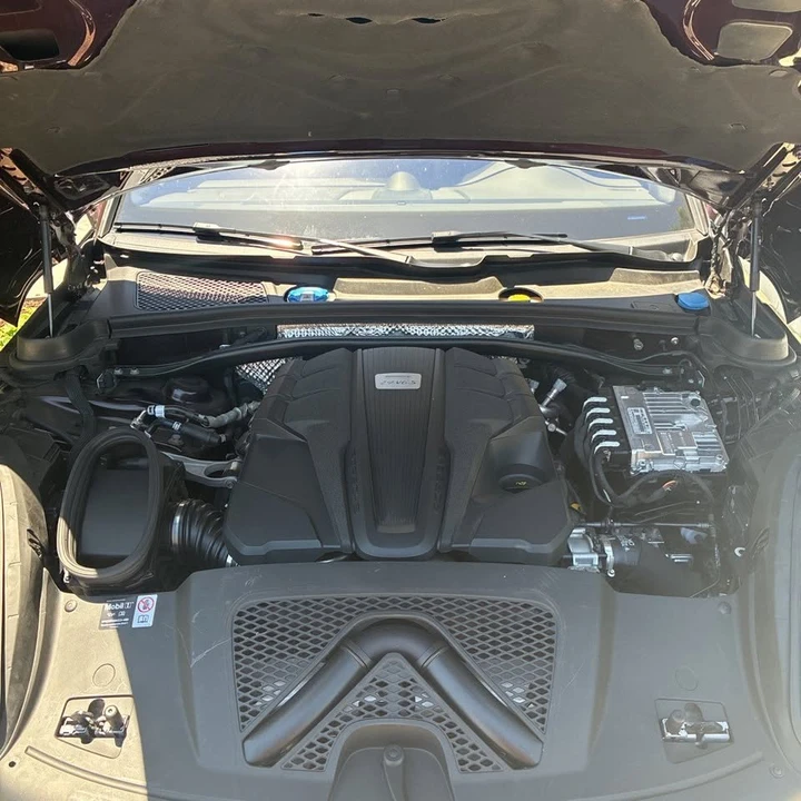 2025 Porsche Macan Electric - Image 2 of 14