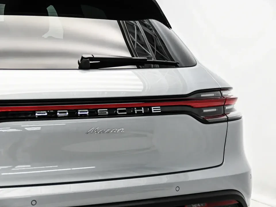 2025 Porsche Macan Electric - Image 14 of 20