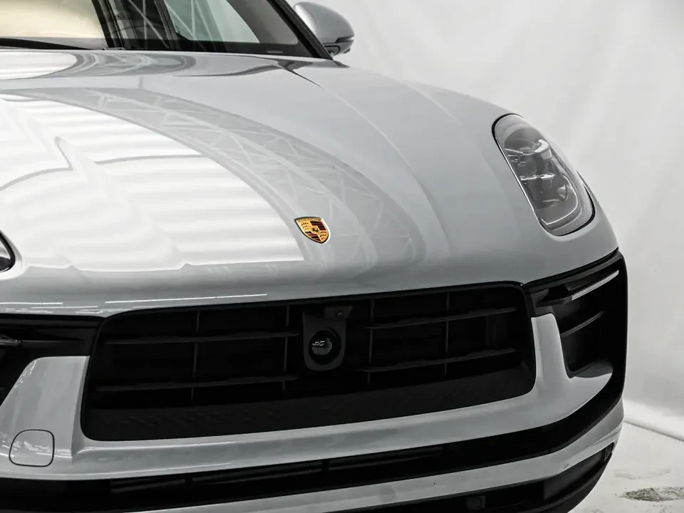 2025 Porsche Macan Electric - Image 10 of 20