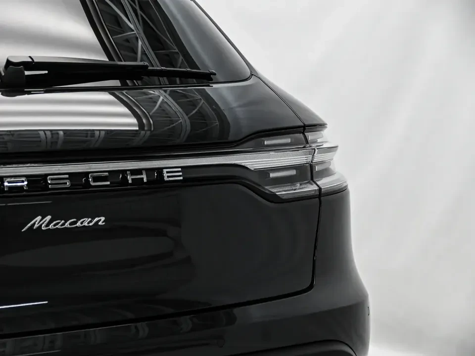 2025 Porsche Macan Electric - Image 5 of 20