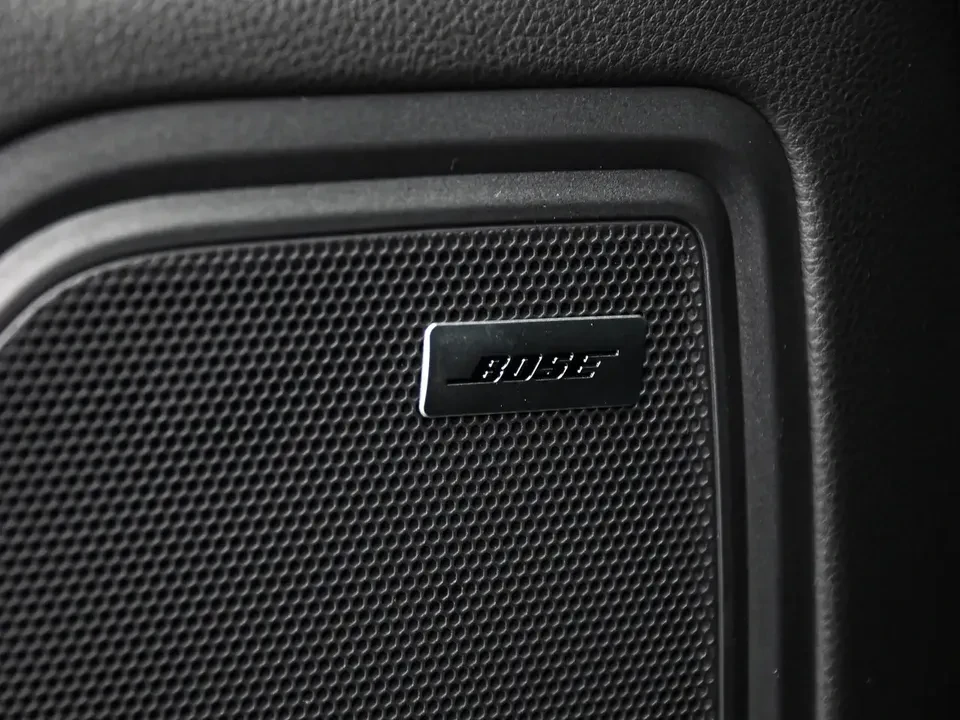 2025 Porsche Macan Electric - Image 19 of 20
