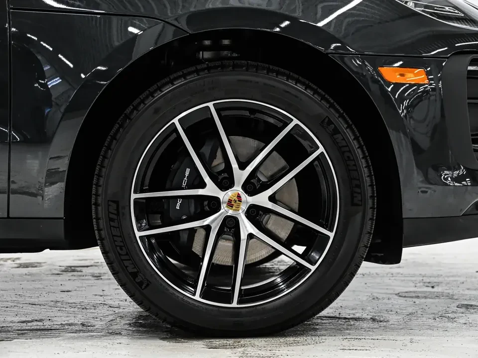 2025 Porsche Macan Electric - Image 3 of 20