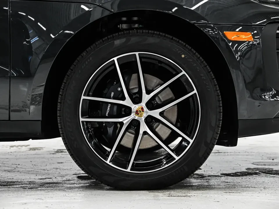 2025 Porsche Macan Electric - Image 12 of 20