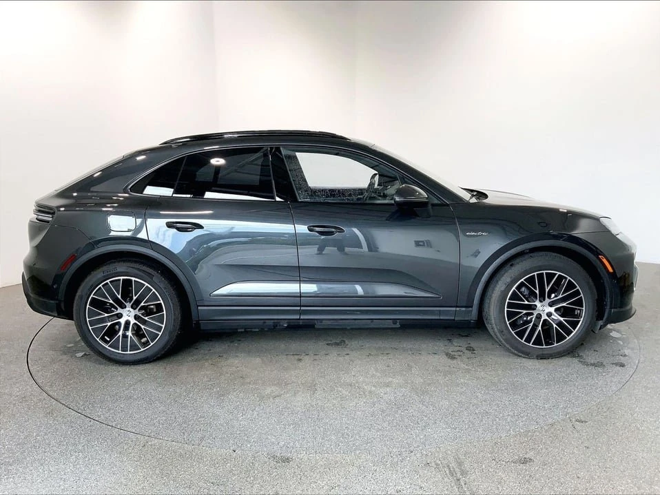 2025 Porsche Macan Electric - Image 7 of 20