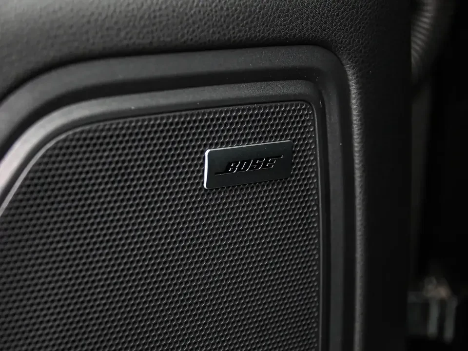 2025 Porsche Macan Electric - Image 19 of 20