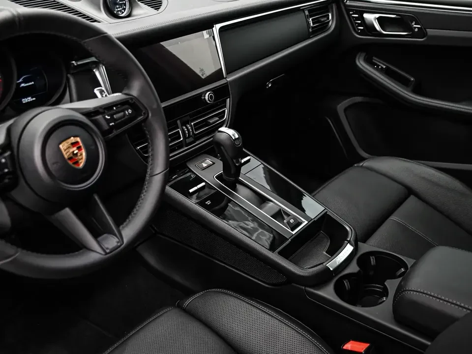 2025 Porsche Macan - Image 2 of 20