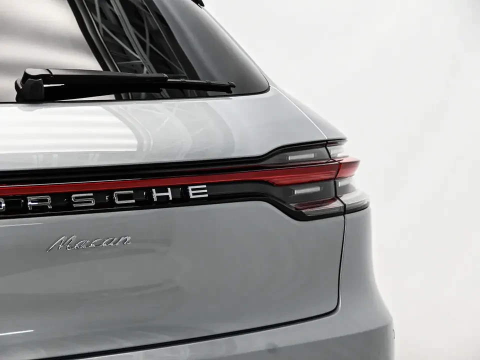 2025 Porsche Macan Electric - Image 13 of 20