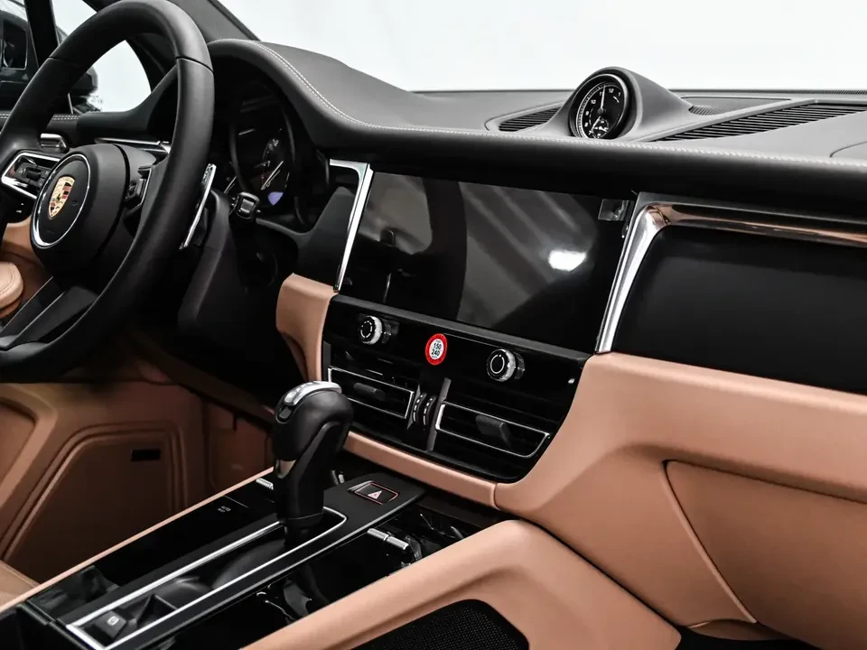 2025 Porsche Macan Electric - Image 19 of 20