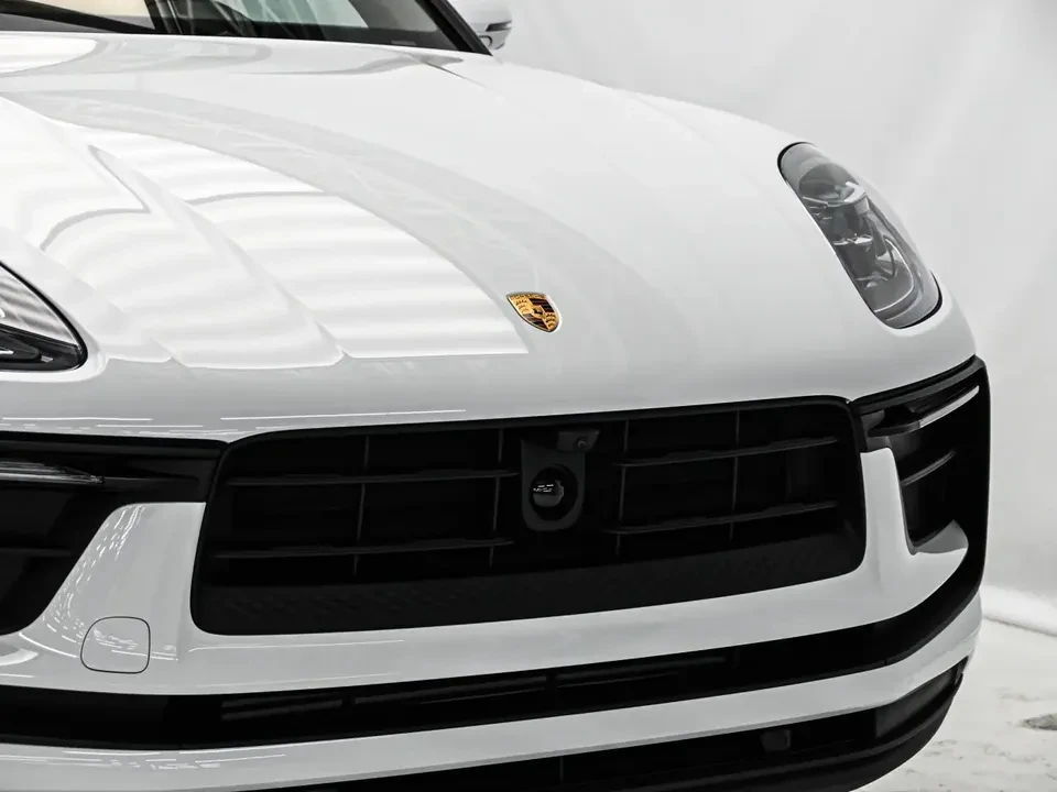 2025 Porsche Macan - Image 11 of 20