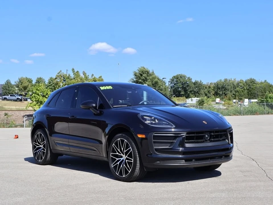 2025 Porsche Macan Electric - Image 11 of 20