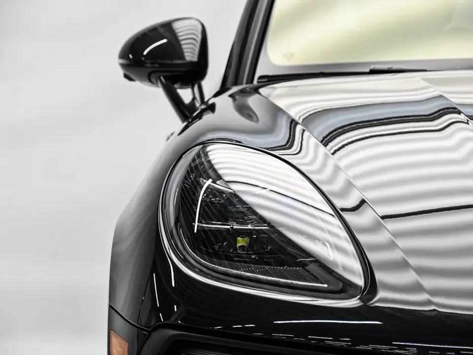 2025 Porsche Macan Electric - Image 10 of 20