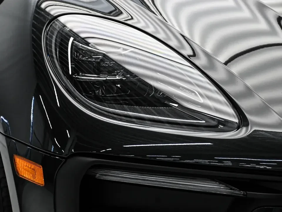 2025 Porsche Macan Electric - Image 13 of 20