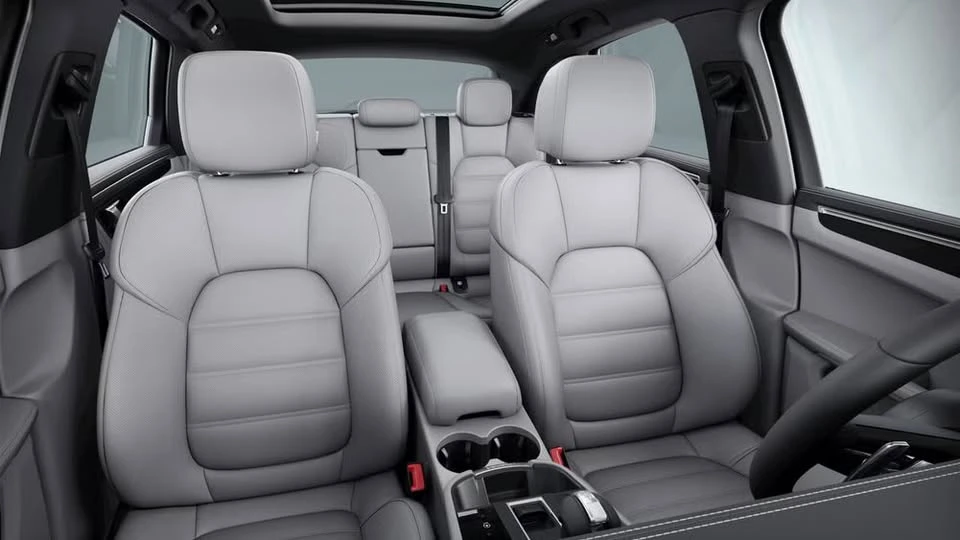 2025 Porsche Macan - Image 9 of 9