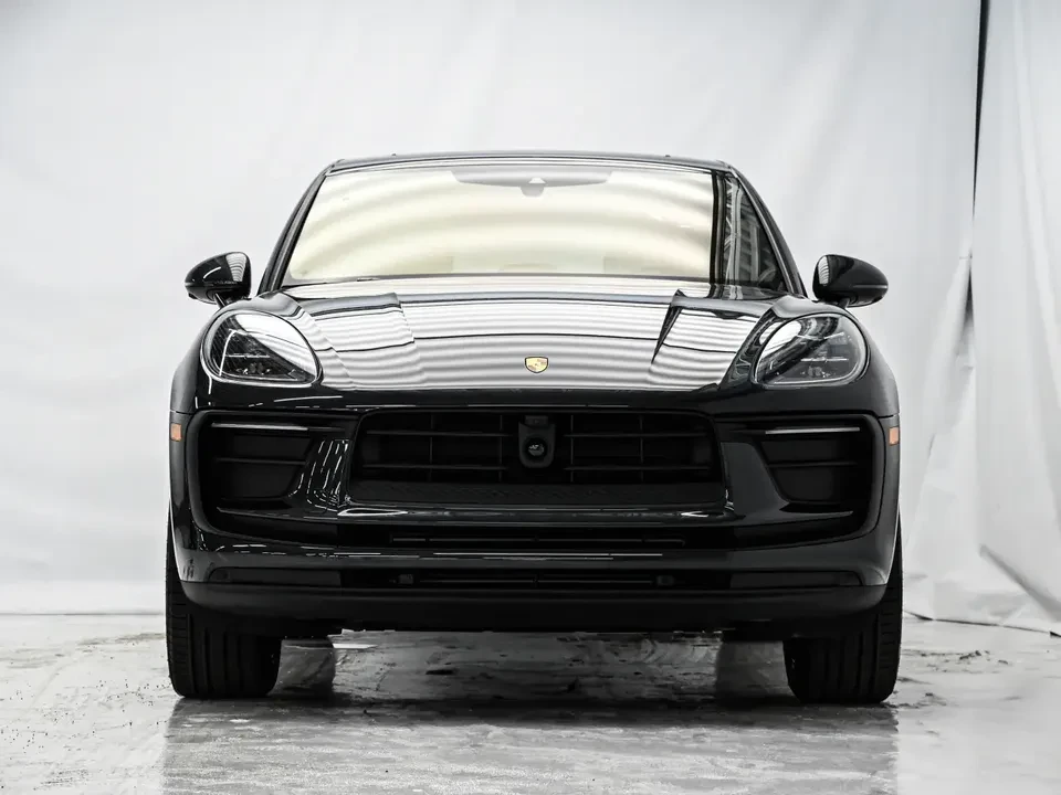 2025 Porsche Macan Electric - Image 6 of 20