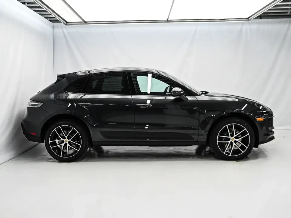2025 Porsche Macan Electric - Image 4 of 20