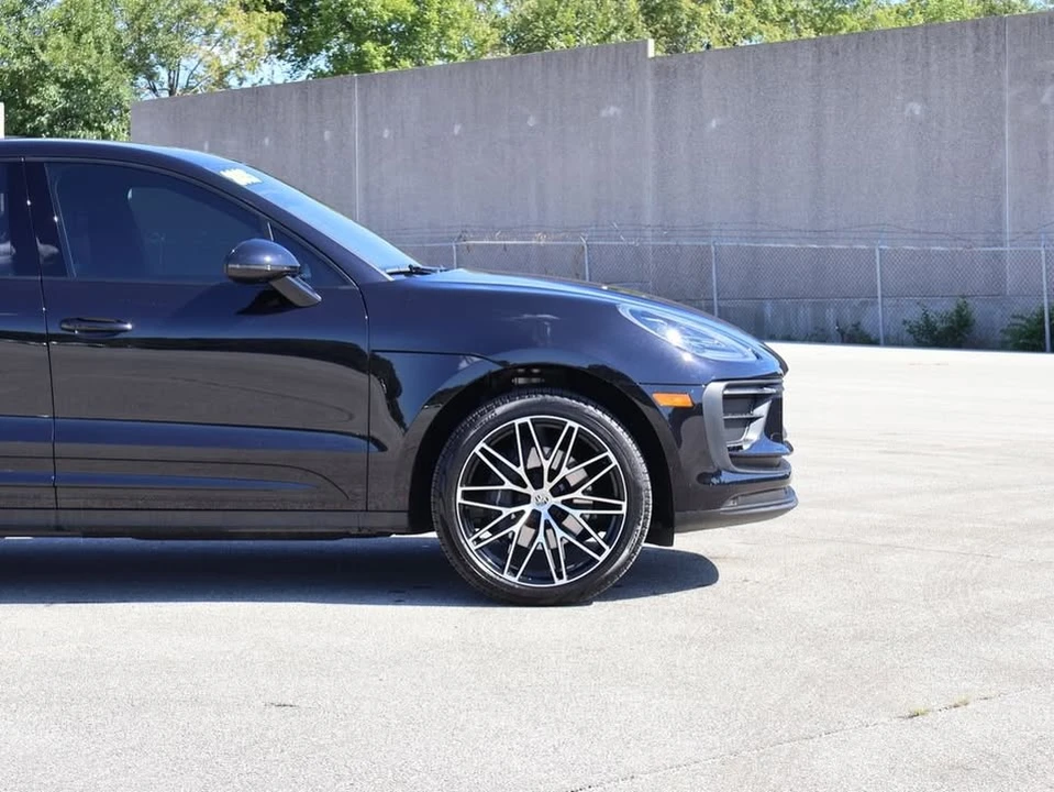 2025 Porsche Macan Electric - Image 10 of 20