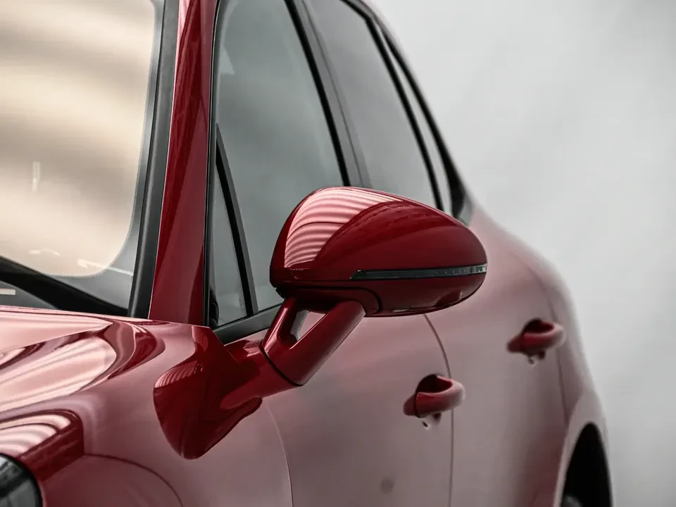 2025 Porsche Macan - Image 12 of 20